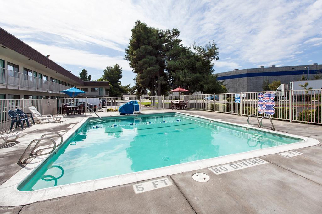 Motel 6-Turlock, CA Buitenkant foto