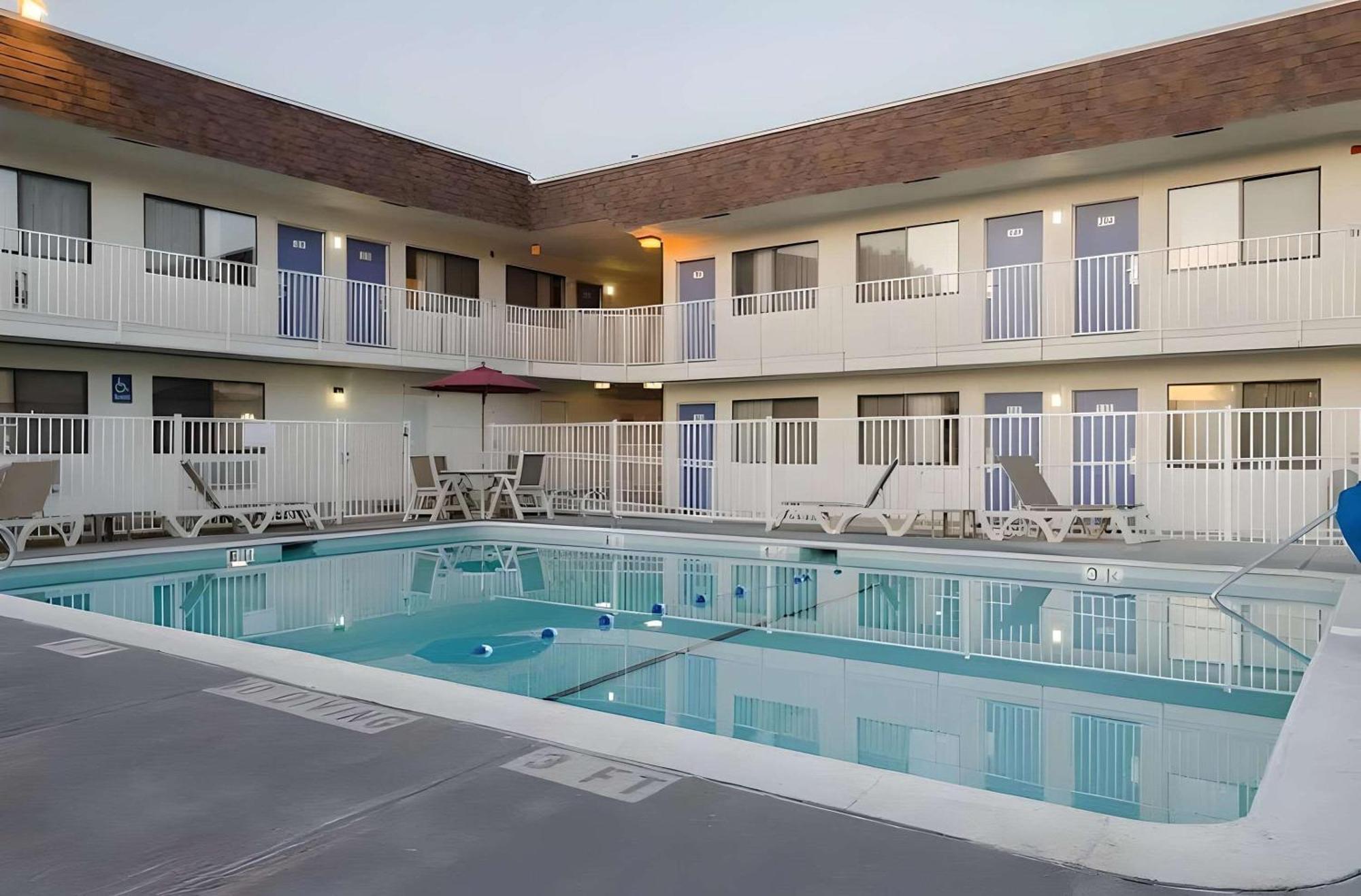 Motel 6-Turlock, CA Buitenkant foto