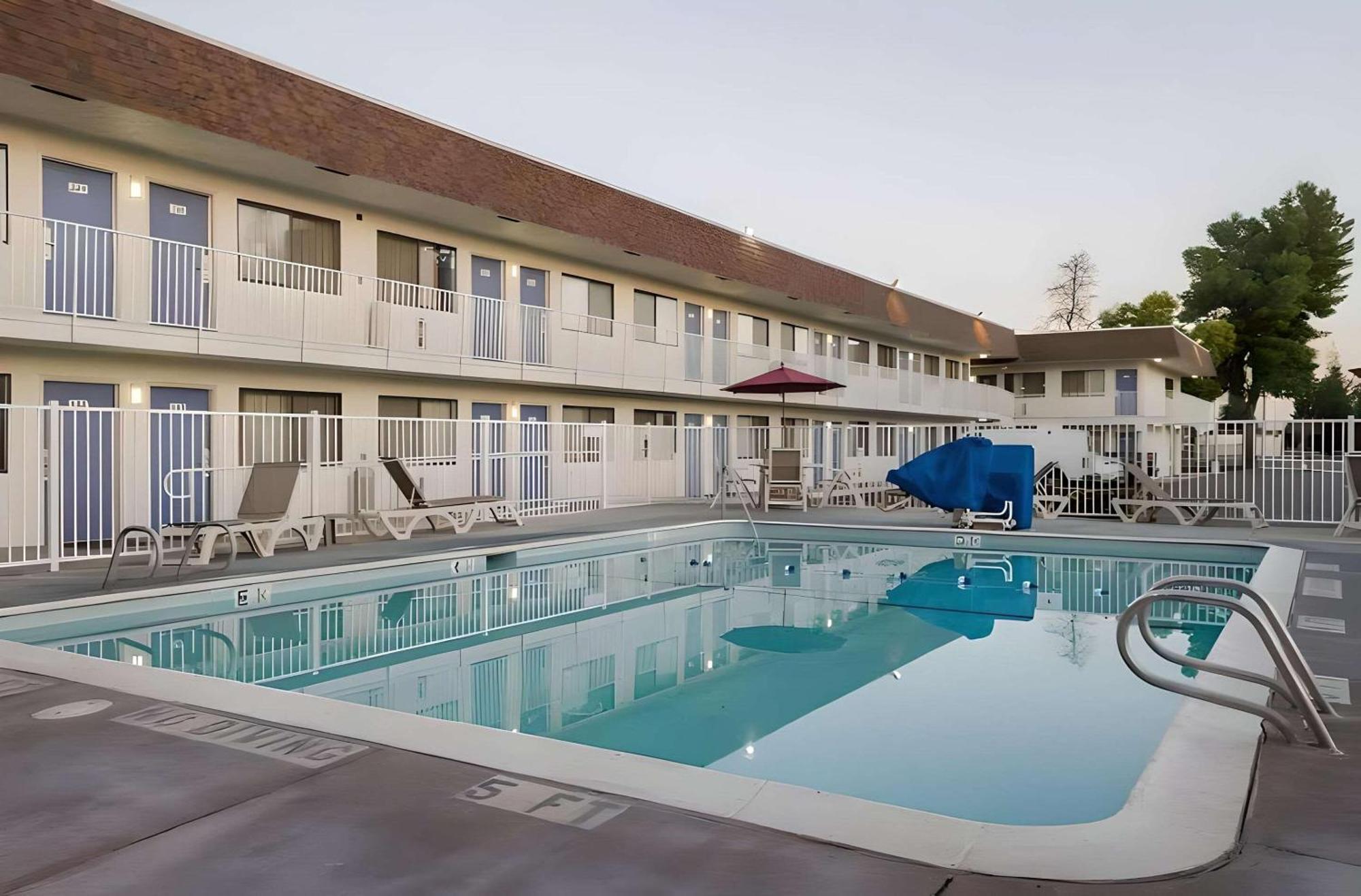 Motel 6-Turlock, CA Buitenkant foto