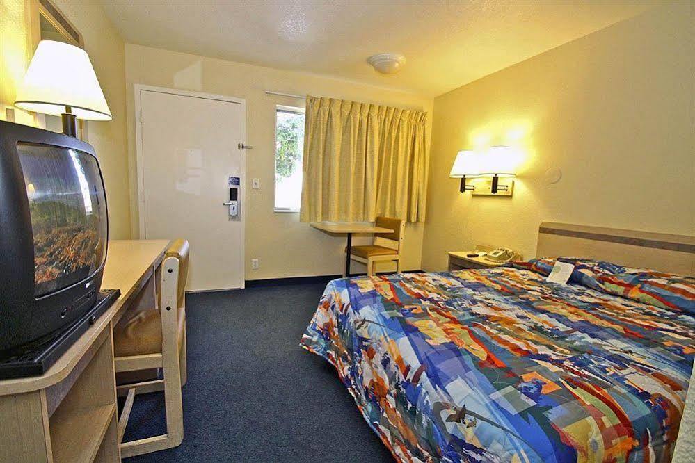 Motel 6-Turlock, CA Buitenkant foto